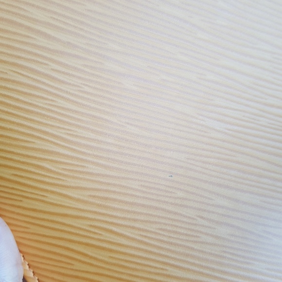 🌸SOLD🌸Louis Vuitton Epi Demi Lune Pochette - Picture 7 of 8